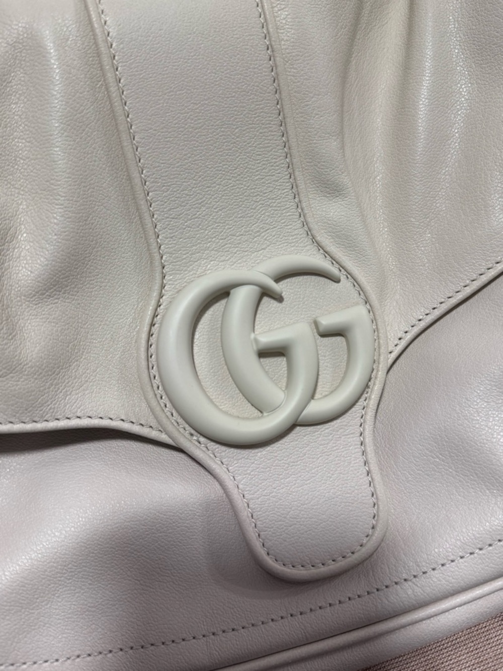Gucci Cream Leather Shoulder Bag with Interlocking GG - Picture 10 of 10